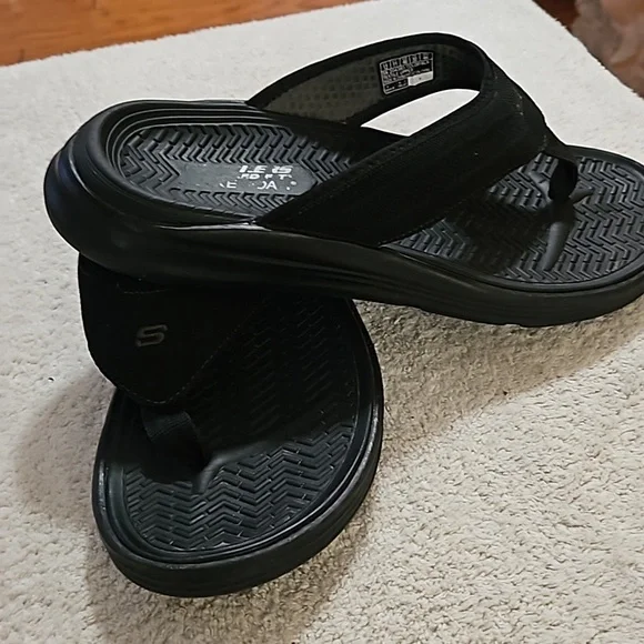 Skechers Black Men's Sandals - Picture 2 of 4